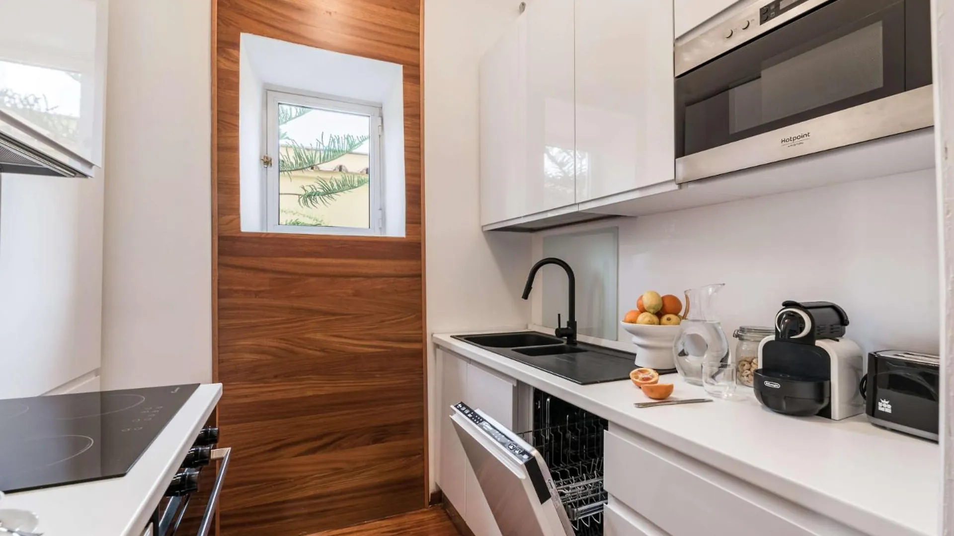 The Best Rent - One-Bedroom Apartment In A Quiet, Classically Styled Corner Near The Quirinale Řím Itálie