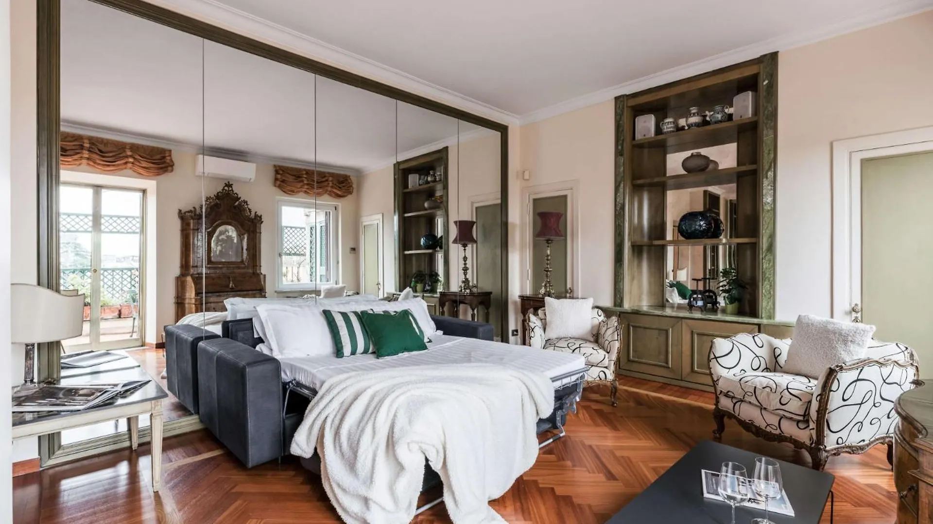 The Best Rent - One-Bedroom Apartment In A Quiet, Classically Styled Corner Near The Quirinale Rome Italy