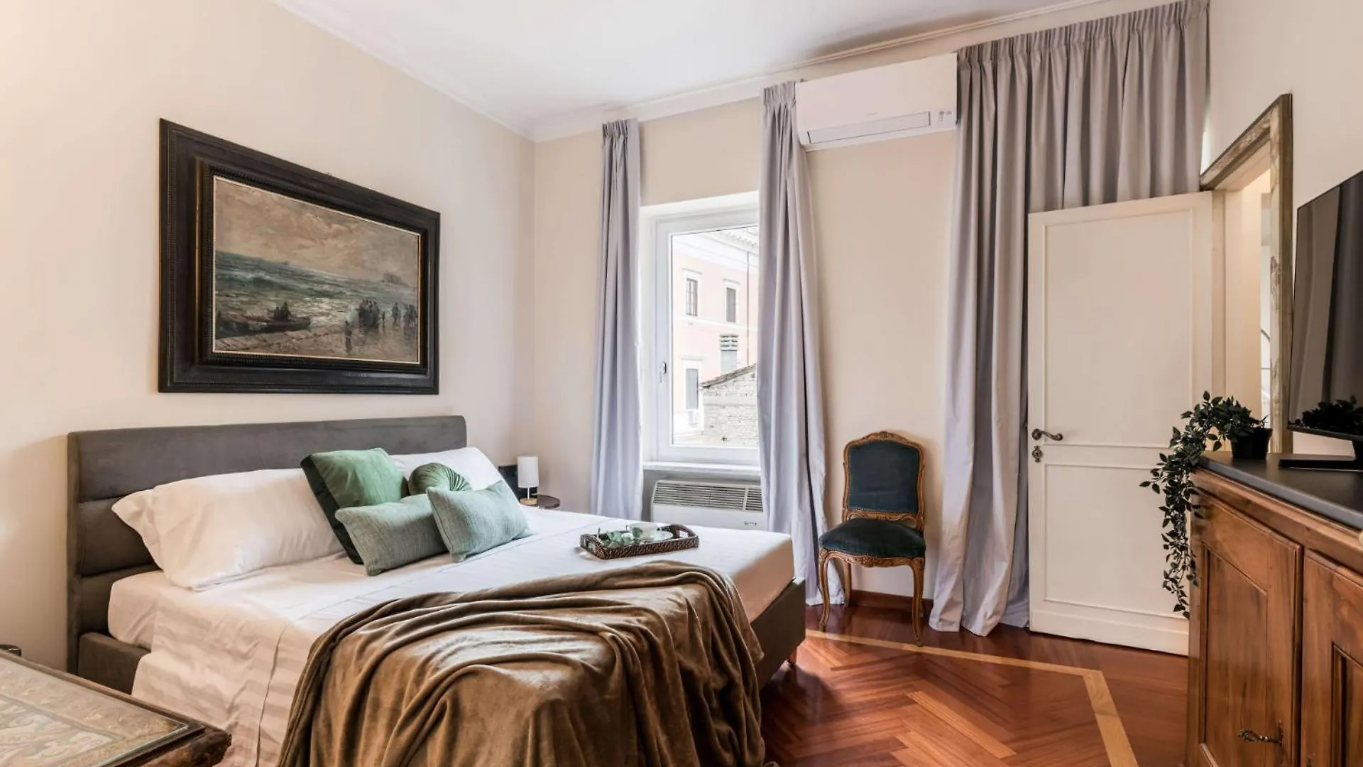 The Best Rent - One-Bedroom Apartment In A Quiet, Classically Styled Corner Near The Quirinale Rome