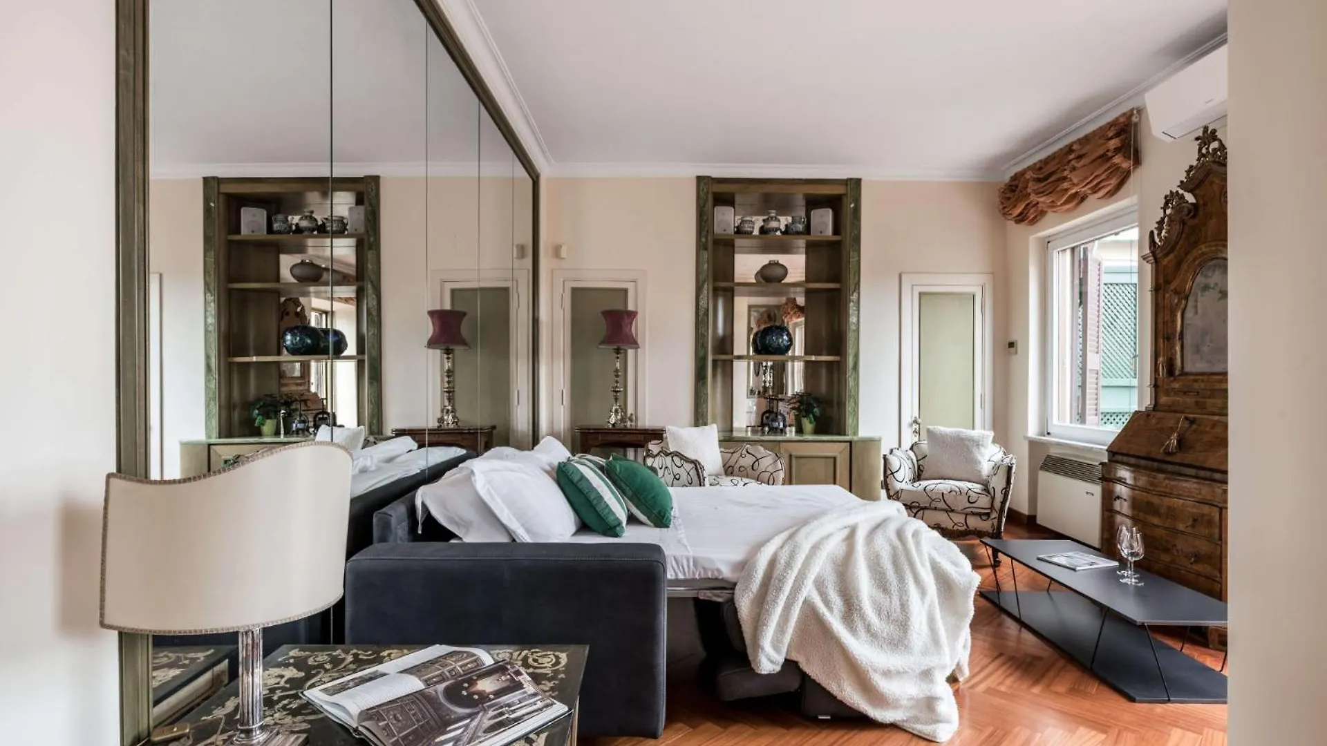 The Best Rent - One-Bedroom Apartment In A Quiet, Classically Styled Corner Near The Quirinale Rome Italy