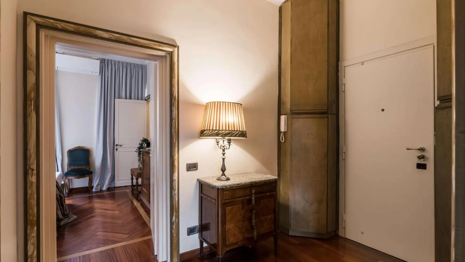 The Best Rent - One-Bedroom Apartment In A Quiet, Classically Styled Corner Near The Quirinale Rome