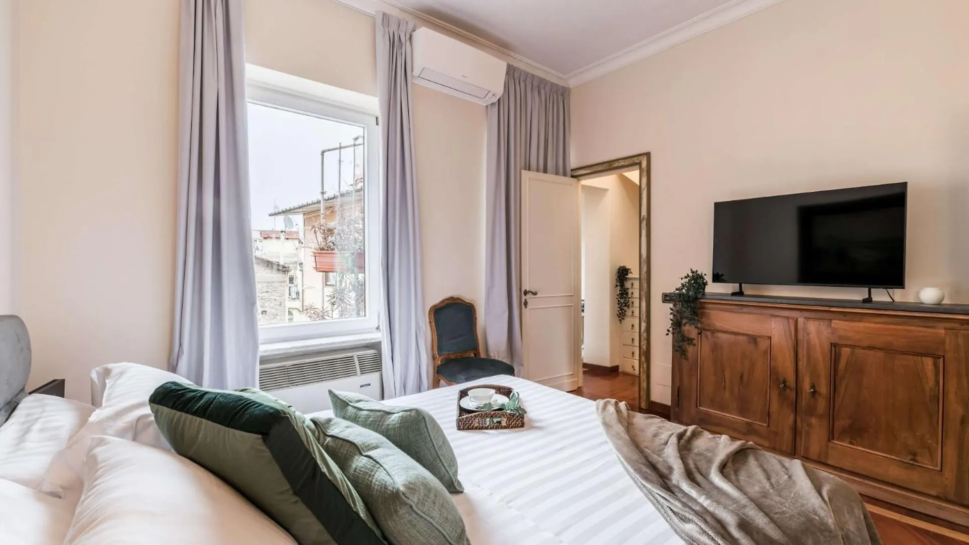 The Best Rent - One-Bedroom Apartment In A Quiet, Classically Styled Corner Near The Quirinale Rome